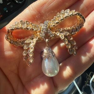 Retro Bow Pearl Brooch Pin